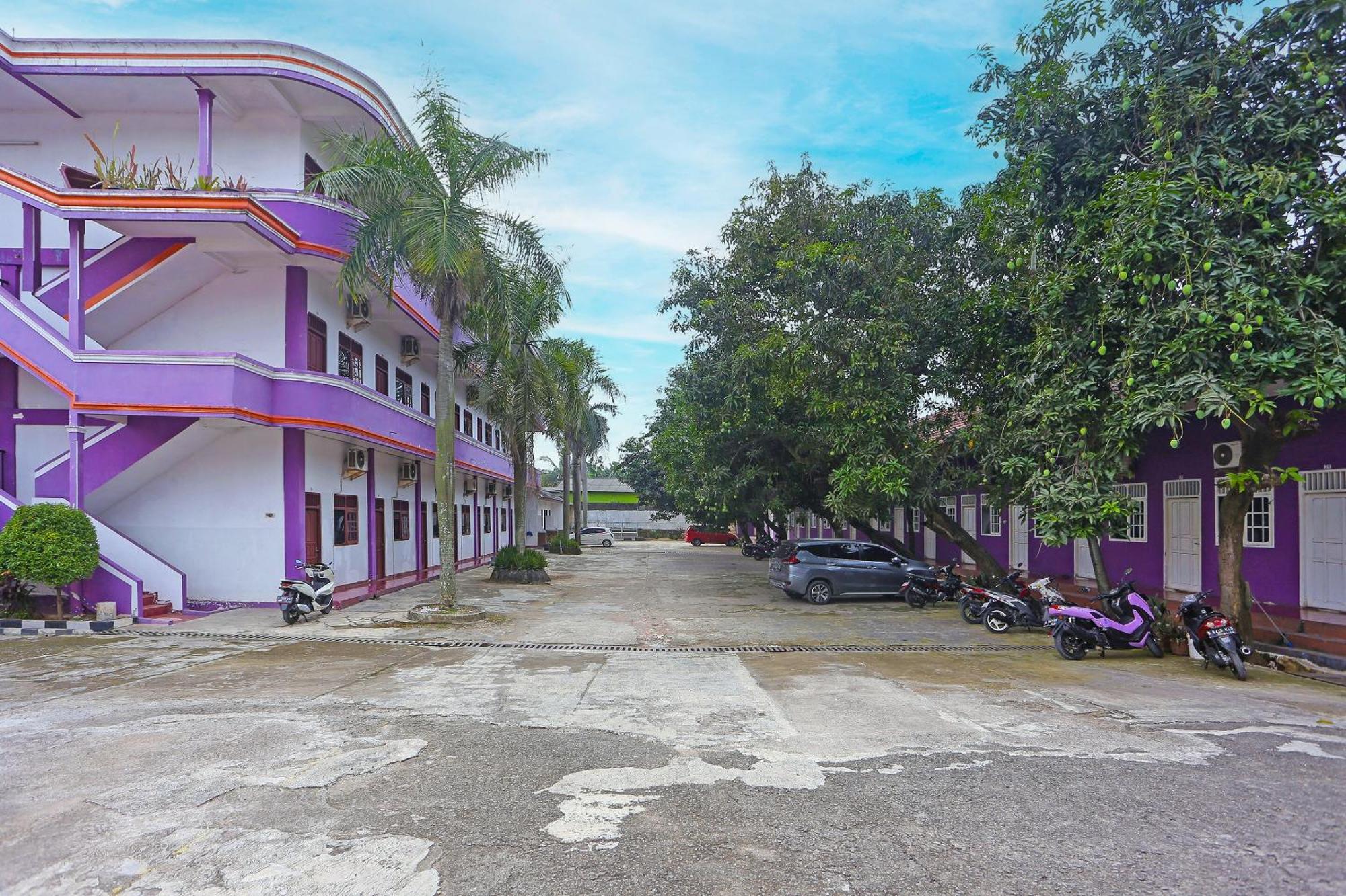 Super Oyo 3978 Hotel Danau Indah Bekasi Exterior foto